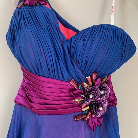 Kiss Kiss Formal Prom Dress ! - Picture 2 of 11